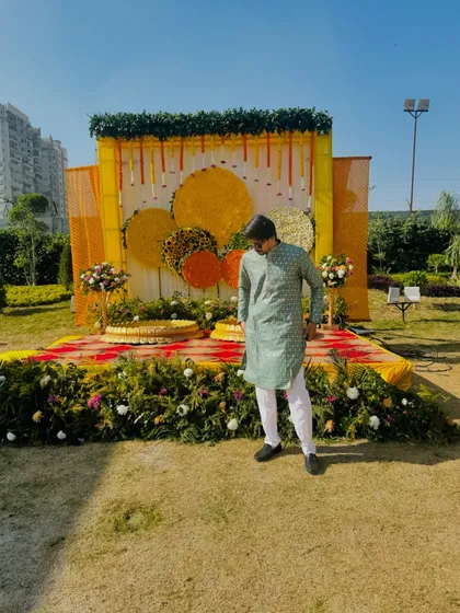 A snapshot of the vibrant decor at a Haldi event we choreographed. We work with you to ensure our dance performances match the theme and energy of your wedding functions.