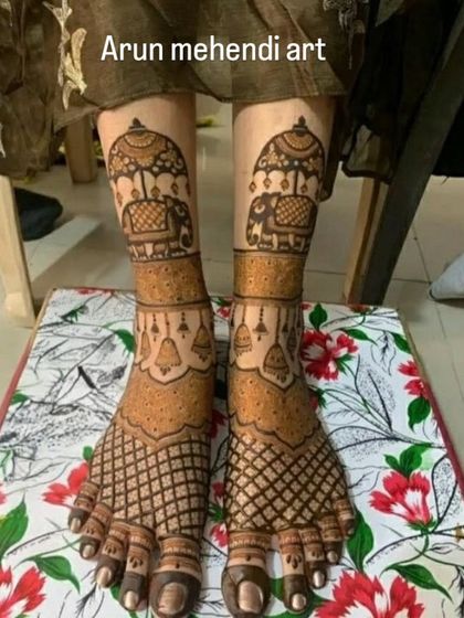 This classic foot mehendi features decorated elephants under umbrellas, with a simple yet elegant net pattern on the front of the foot.