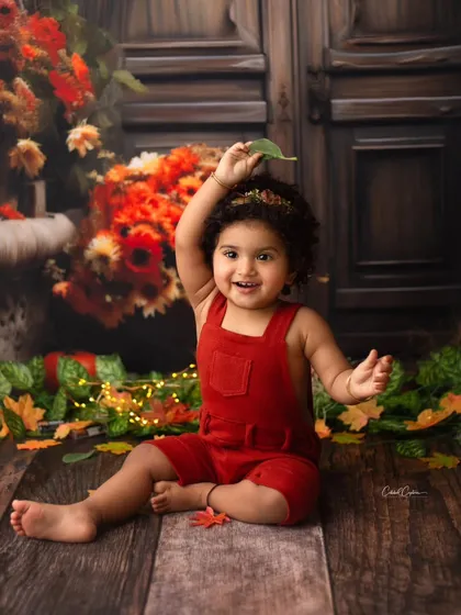 Look at this little star. Her happy smile and playful pose with a leaf make this autumn portrait session so special.