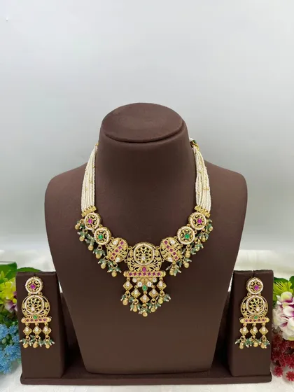 The full antique jaali work necklace set on display.