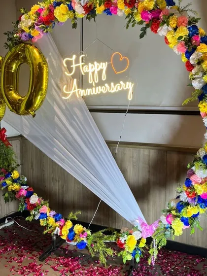 Another view of the vibrant 50th-anniversary floral ring, with rose petals scattered on the floor.