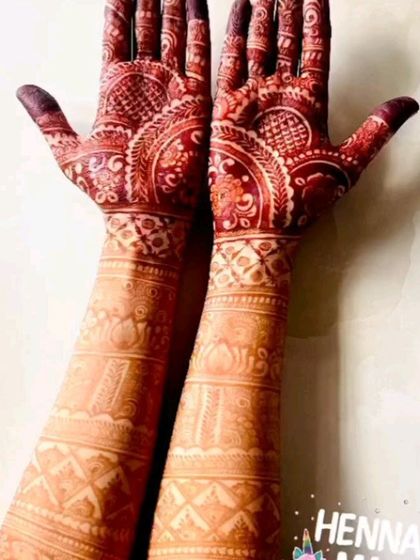 This is the gorgeous stain from the personalized bridal design. The color is deep and even, making the intricate patterns and initials pop.