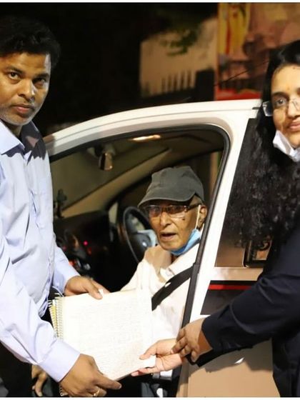 A moment with RS Yadav ji, a true householder saint and devotee of Neem Karoli Baba. His humility and service are an inspiration to all.