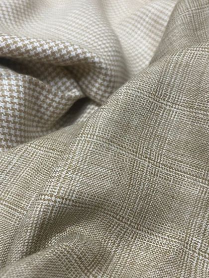 We present the ultimate comfort in light, airy fabrics, tailored to your perfect fit. Explore our range of checks and houndstooth.