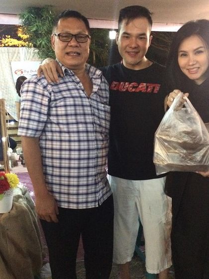 It was great to see @ameliasalim_luxurious and @danny_dnm at our stall. Thanks for taking home a big bag of our food!