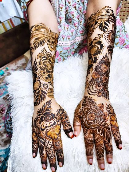 Hajira Mehendi Artist - Mehndi Art Classes & Workshops Flowing Floral & Arabic Designs photo 17