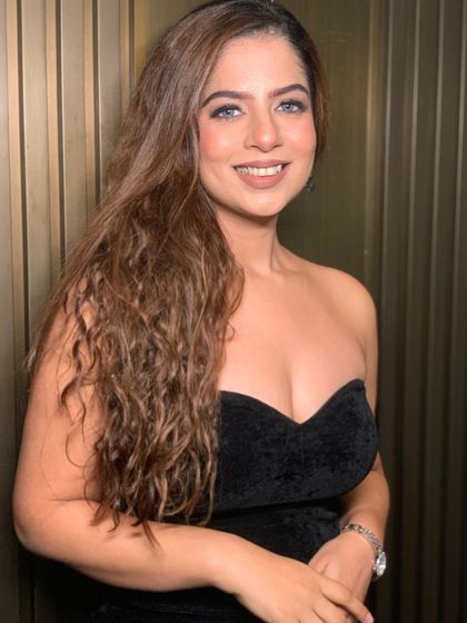 The Host's Wardrobe: A Style Showcase photo 29