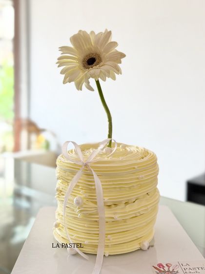 Modern & Minimalist Cakes photo 11