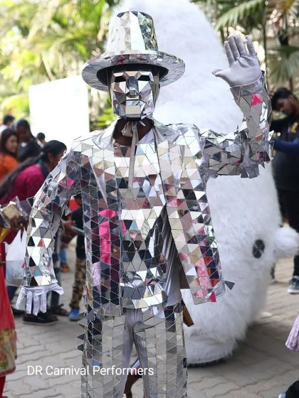 DR Carnival Performers - LED & Futuristic Performers The Famous Mirror Man photo 15