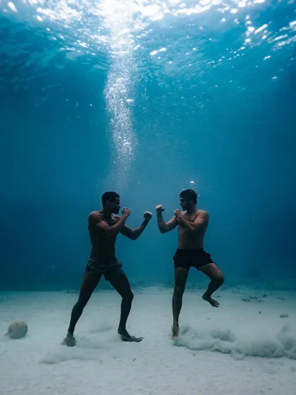 An underwater commercial shoot for the LABFRESH SS22 collection in Curacao. This is an example of how I take a unique skill like freediving and apply it to a brand campaign to create something unexpected.