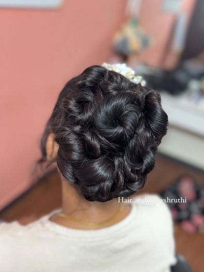 Shruthi - Hairstyling Training & Workshops Elegant Bridal & Festive Updos photo 4
