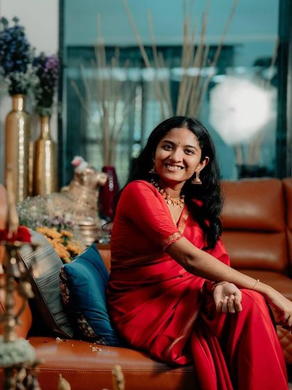 Simple yet elegant, our client looks beautiful in a classic red Mysore silk saree.