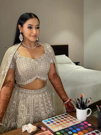 A chic mirror selfie moment. This bride's Sangeet look features a sleek hairstyle and a glamorous smokey eye, perfect for a night of celebration.