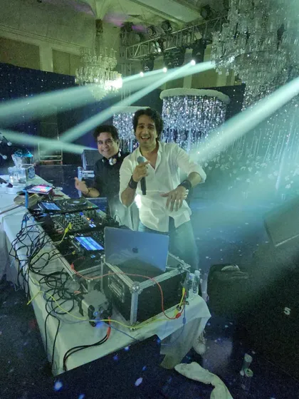 A fantastic night at the Trident hotel for a wedding. We worked with an amazing team to create a beautiful setup with incredible decor and lighting.
