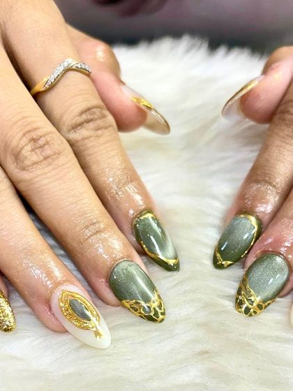 Olive royalty with a touch of 24K magic. This regal set combines olive green cat-eye nails with intricate gold filigree and a statement accent nail, perfect for a bride who loves a unique and luxurious look.