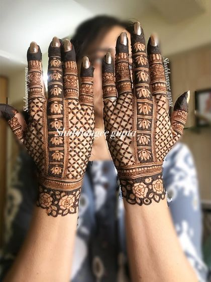 Intricate Bridal Hand Designs photo 25