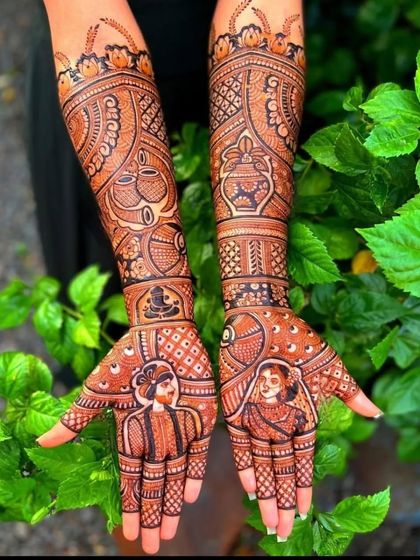 A stunning outdoor shot of a bride's mehndi, featuring a couple portrait and auspicious kalash symbols.