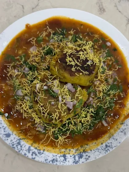 Our delicious Ragda Pattice, a classic Mumbai street food dish made at home. It features potato patties stuffed with a flavorful filling, served in a tangy ragda gravy and topped with sev.