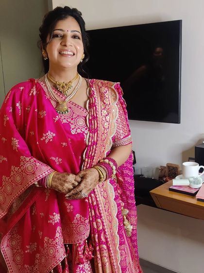 Another shot of Gunjan's beautiful and happy look. The pink tones in her outfit and makeup are so joyful and celebratory.