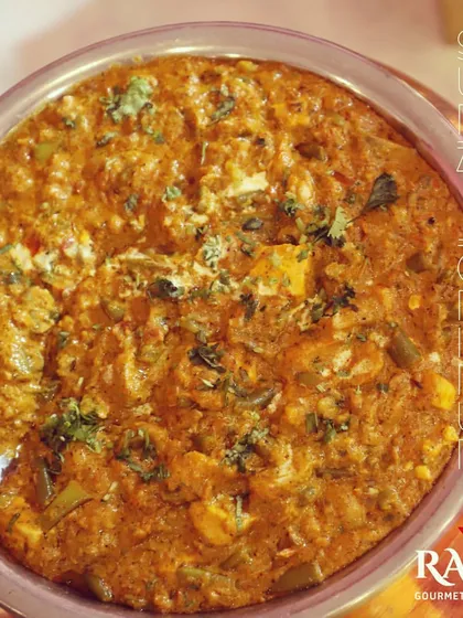 Subz Jodhpuri is a delightful mix of seasonal vegetables cooked in a flavourful, aromatic gravy inspired by Rajasthani cuisine. It's a healthy and delicious option for your main course spread.