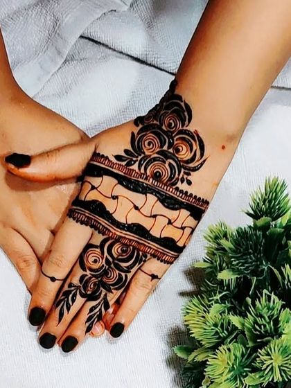 Minimalist & Tattoo-Style Henna photo 27