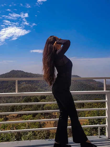 An all-black outfit against a stunning mountain backdrop. This look is simple but makes a strong statement. I can help you style monochromatic looks that are anything but boring.