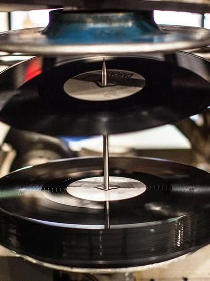 A shot from a vinyl pressing plant. I am deeply involved in the entire process of music, from creation to production, including managing and producing vinyl projects.