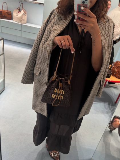 A shopping day look. I love layering a blazer over a comfortable dress. It instantly makes the outfit feel more polished.