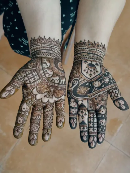 This design tells the story of 'Mayka to Sasural' (from the mother's home to the in-laws'). It features a doli, peacocks, and elephants, symbolizing the bride's journey.