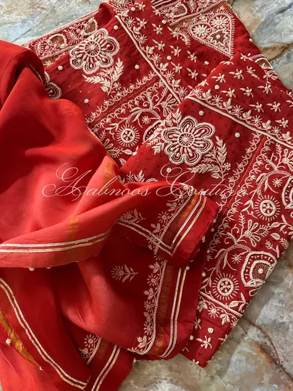 This image shows the kurta and dupatta laid together, demonstrating the cohesive design.