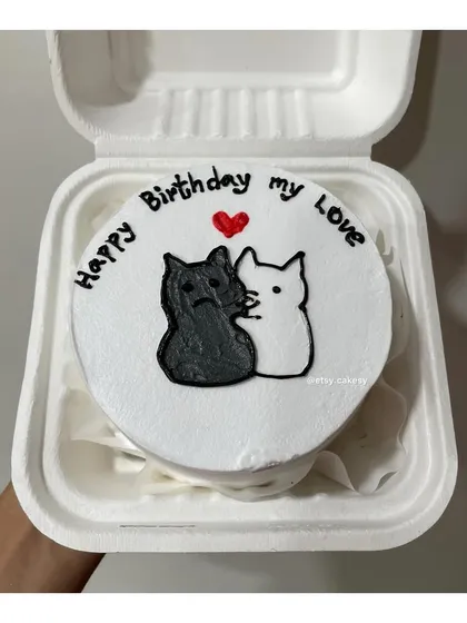 A cute cat-themed bento cake for a loved one's birthday, showing two cats cuddling.