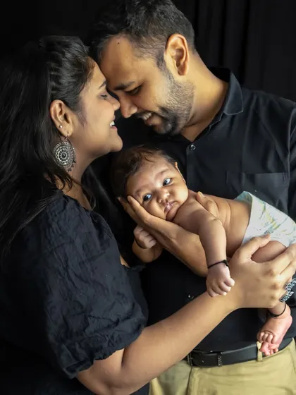 That curious, wide-eyed gaze. While I love sleepy newborn photos, I also capture those moments when your baby is awake and connecting with you and the world around them.
