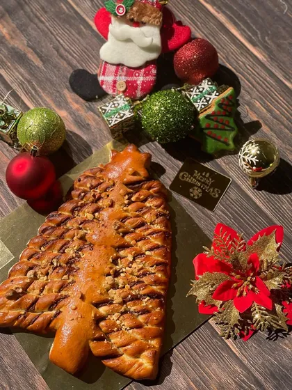 My Christmas tree-shaped pull-apart bread, filled with Nutella and walnuts. It's a showstopper for any holiday table.