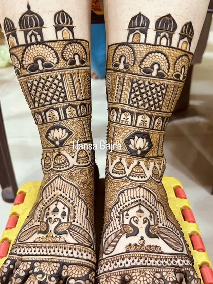 A grand and intricate design for bridal feet. This look features peacocks, lotus motifs, and architectural patterns, all coming together to create a symmetrical and royal statement.