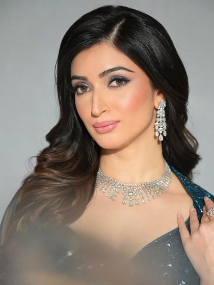 A final portrait of this glamorous look. It's sophisticated, modern, and perfect for any evening celebration.