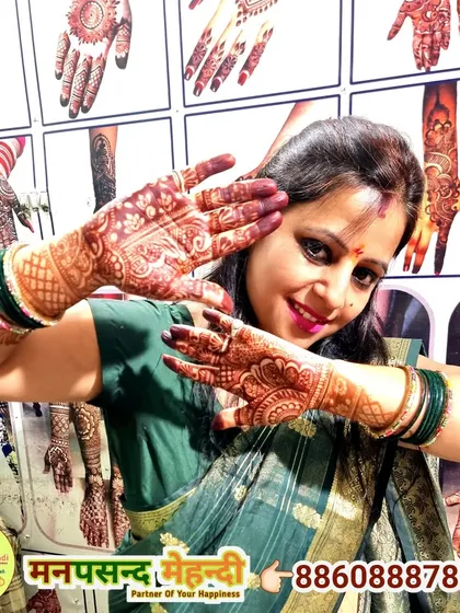 Another pose from a happy client, clearly delighted with her festive henna.