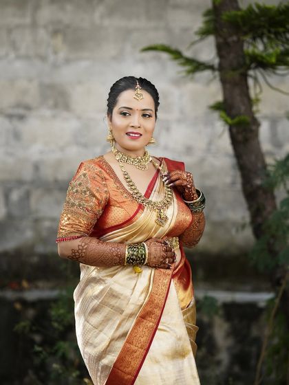 Samyak looking poised and beautiful. This photo highlights the balance between her bold, embroidered blouse and the classic bridal makeup.