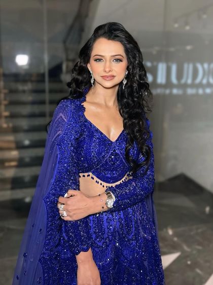 Another shot of this beautiful bridesmaid look. The glowing skin and defined eyes make her stand out.