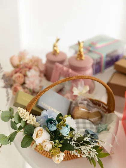 The Aqua Flora Rakhi Hamper is a basket full of love. It contains French hearts, peanuts, brownie bites, chocolate bars, and truffles.
