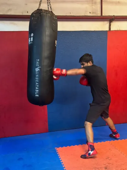 A moment of pure focus and power. One of our members executes a perfect cross on the heavy bag during a men's batch session. Bagwork is fundamental for developing punching power, technique, and stamina, and it’s a core part of every class I teach.