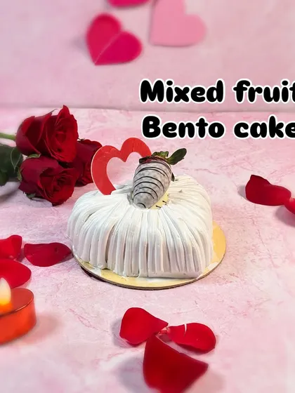 A little bit of everything you love. The Mixed Fruit Bento Cake is a light, heart-shaped cake topped with fresh, juicy fruits and a chocolate-dipped strawberry.