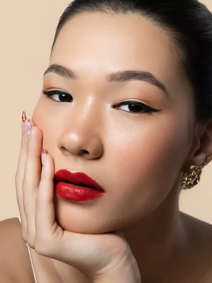 The power of a classic look is undeniable. Here, I focused on creating a flawless, glowing complexion, a razor-sharp winged liner, and a perfectly defined red lip for a timeless and confident statement.