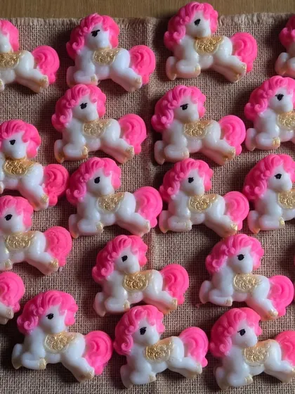 Adorable pony-themed soaps with pink manes and gold details. These are a wonderful choice for a magical or princess-themed party.