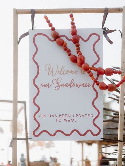 A welcome sign for the sundowner, decorated with a garland of cherry tomatoes.
