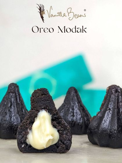 A fan favorite, the Oreo Modak has a dark chocolate and Oreo crumb exterior with a sweet, creamy vanilla filling, just like the cookie.