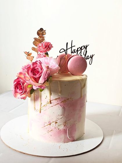 Minimalist & Modern Cakes photo 13