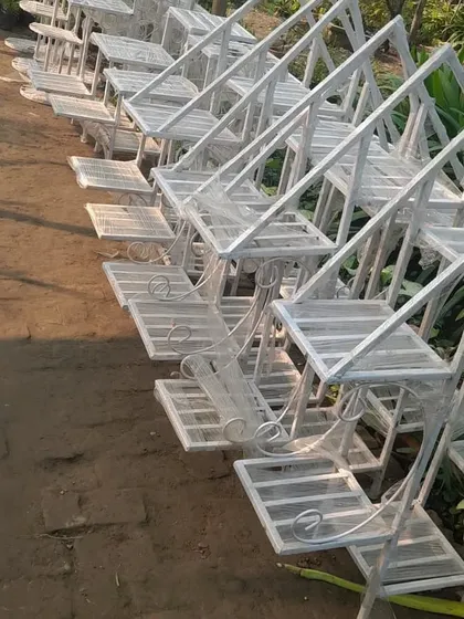 Here is a closer look at the quality of my metal stands for plant decoration. This design has a little decorative scrollwork and is built to last. Contact me now for booking, I supply to all societies in Noida.