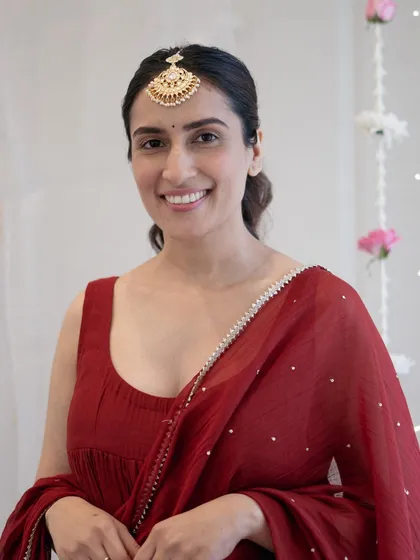 Recreating Alia Bhatt's iconic post-wedding look. A simple, textured ponytail with a center part and a statement maang tikka is effortlessly beautiful.
