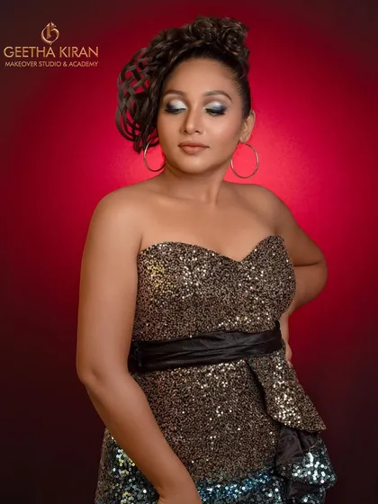 A closer look at the metallic cut-crease eyeshadow from our high-fashion session. In my professional makeup course, we dive deep into advanced eye makeup techniques to give you the skills for creating intricate and impactful looks.