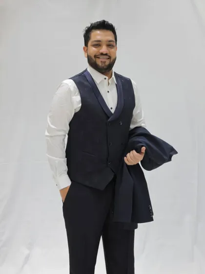 A more relaxed but still formal look with a waistcoat. This is a great option for keeping things sharp yet comfortable during a long night of music.